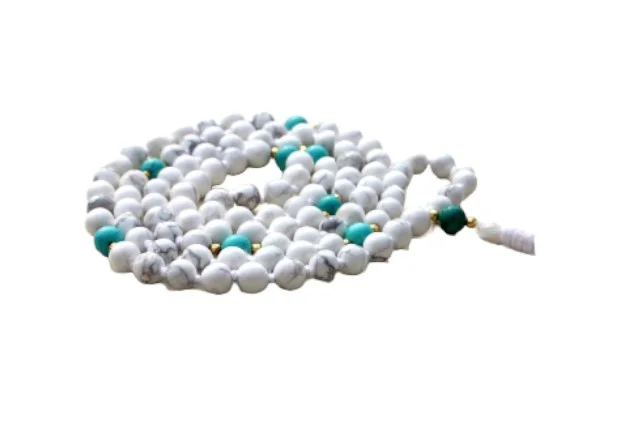 Mala “Pureté” 108 pierres de Howlite et turquoise 6 mm, Apneya - Outdoor Sports Shop – Bons Plans Randonnée & Trekking Ensemble de divers blue howlite (turquenite, turquonite, immitation  turquoise) et de pierres précieuses pierres minérales naturelles isolé sur  fond