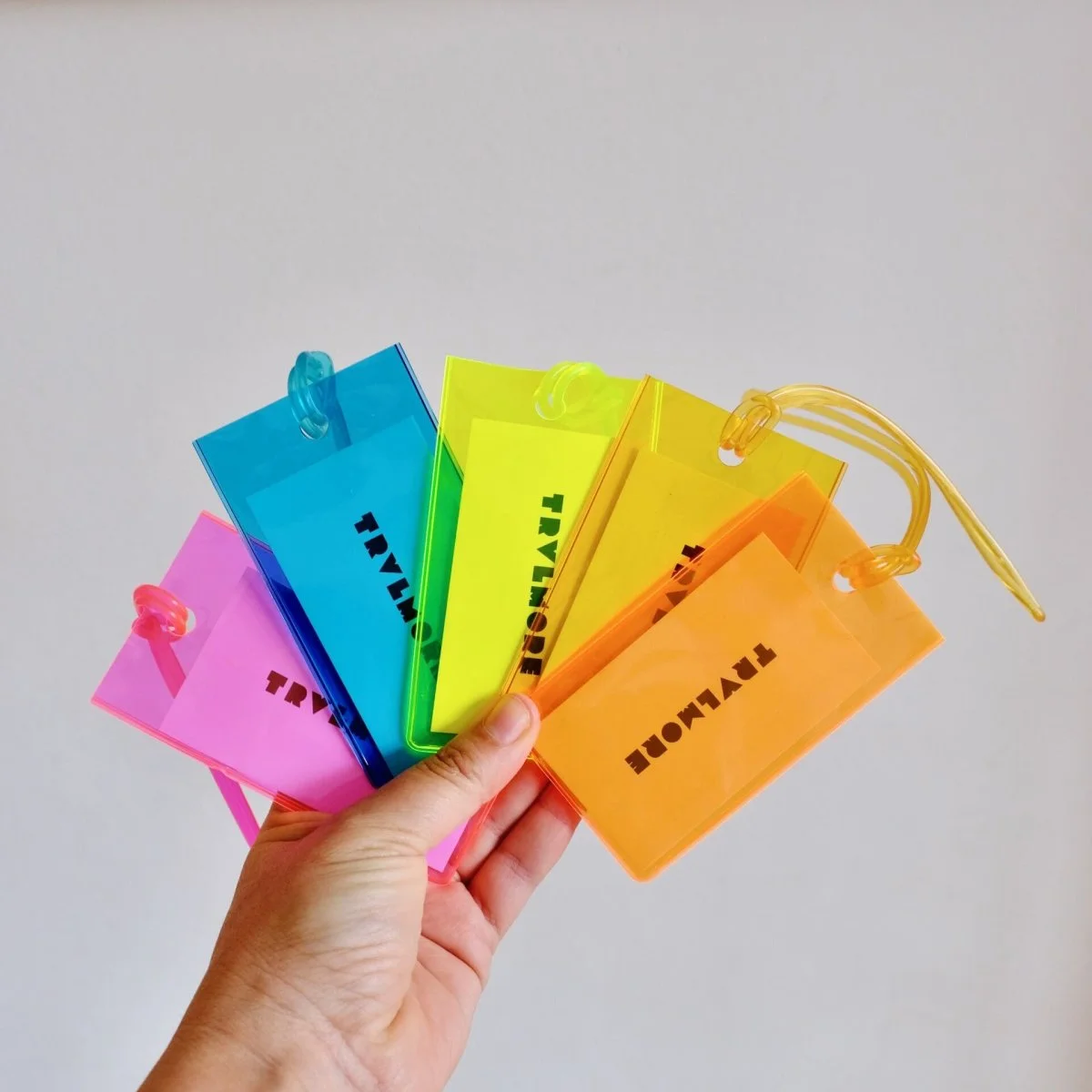 Etiquette Bagages Néon - Organisation de la maison avec des solutions de rangement musts