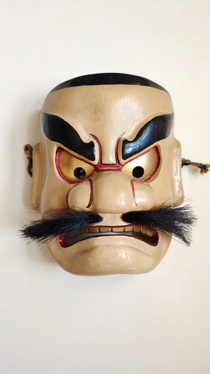 Masque du théâtre Noh de la divinité "Susano-o no Mikoto" sculpté par Hiramatsu Ryugaku (Copie) - Accessoires Outdoor pour Plus de Liberté de Mouvement - {'count': 1, 'name': 'musée'}