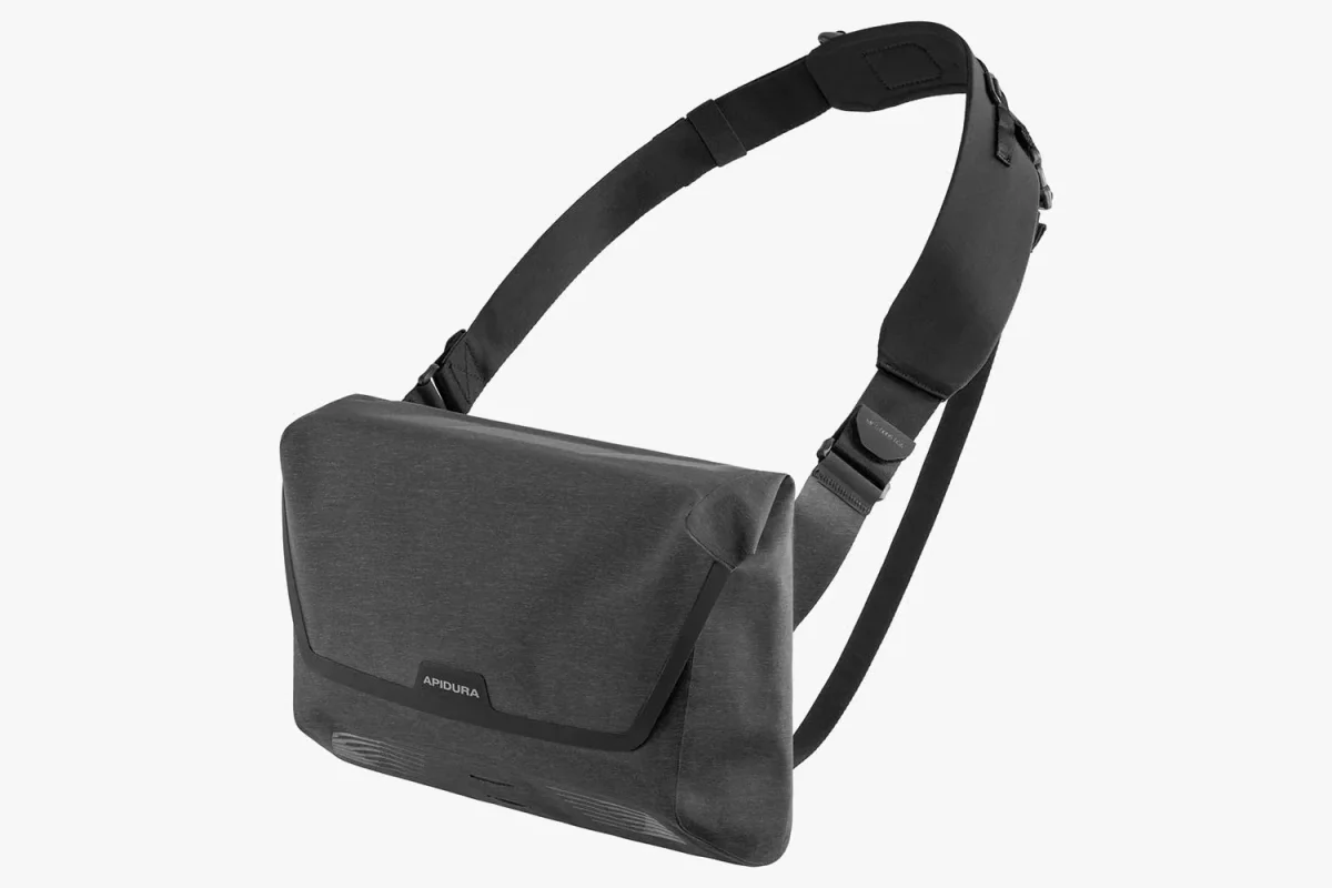 Sac bandoulière Messenger Apidura City Expériences Mémorables Extérieur