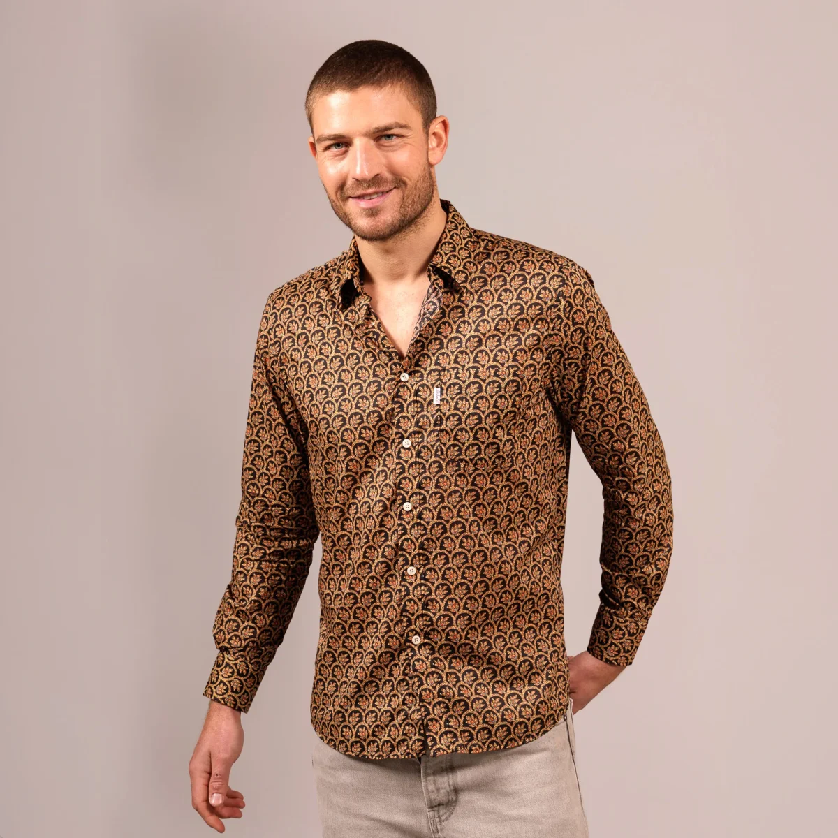 CHEMISE TRADITION PANTAI Noir - E-shop mondial – Produits durables, modernes et accessibles partout Chemise Homme Button-Down Custom Fit en Mélange Lin - BLANC