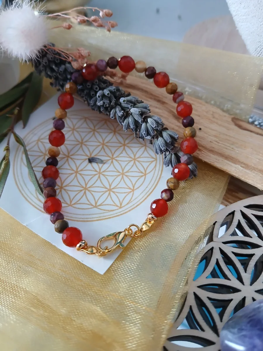 Le bracelet en Jaspe mokaïte et Cornaline - Impérial Vins Rouges Harmonieux pour Chaque Occasion
