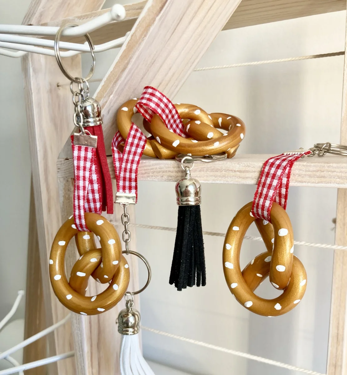 Porte clé bretzel - Vins Rouges Harmonieux pour Chaque Occasion Soultz. Une dégustation de vins au Labyrinthis pour lancer les nocturnes du  vendredi