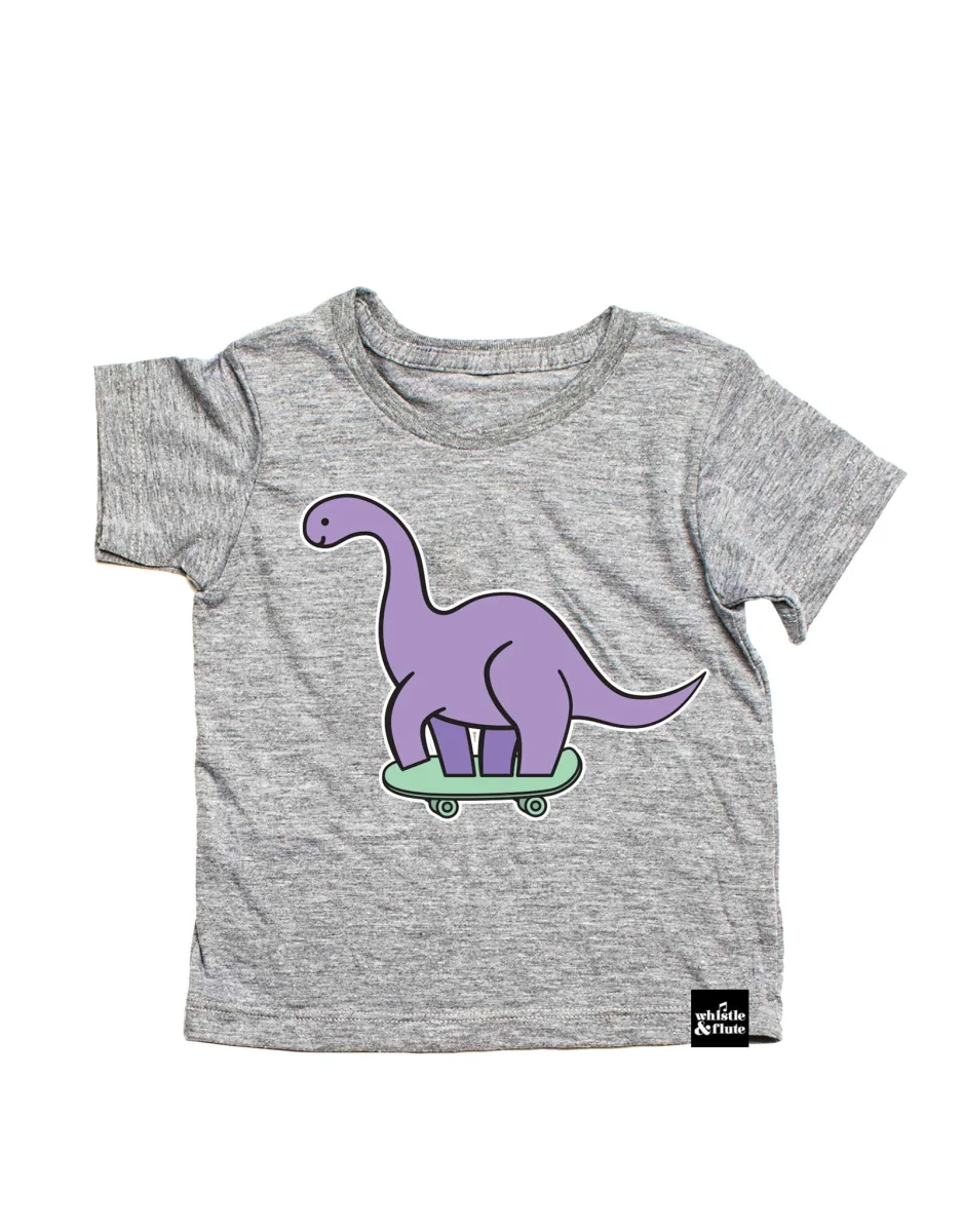 T-shirt Dinosaure à planche à roulette kawaii - Enfant - Whistle & Flute - Boutique Maman & Bébé – Produits Shaman Essentiels au Quotidien