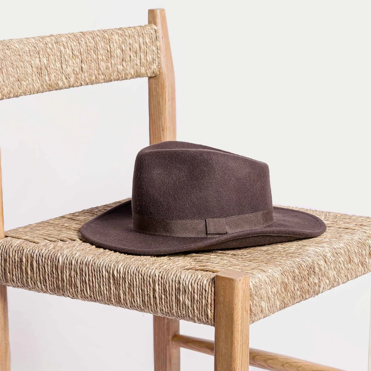 Chapeau marron E-shop mondial Produits durables modernes accessibles