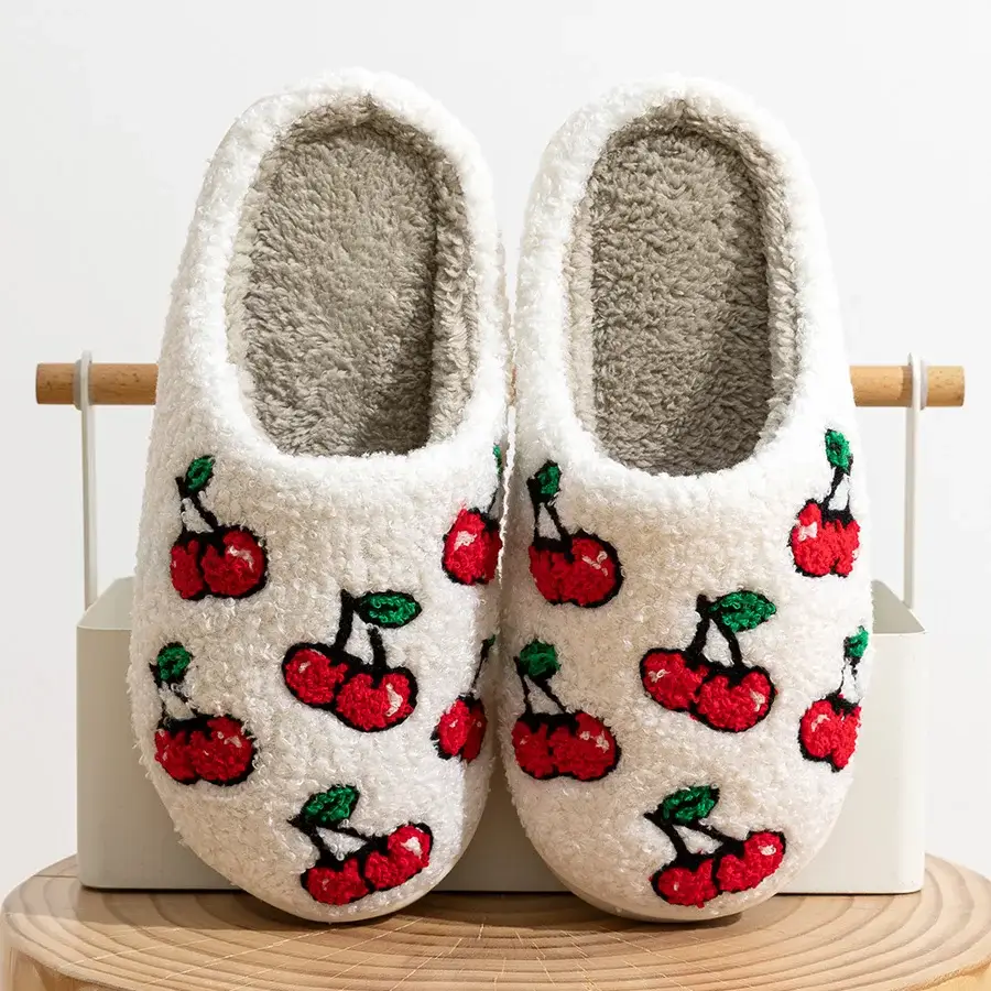 Chaussons mignons petites cerises - Boutique Bébé en Ligne : Soins, Jouets et Articles Maison Jouet