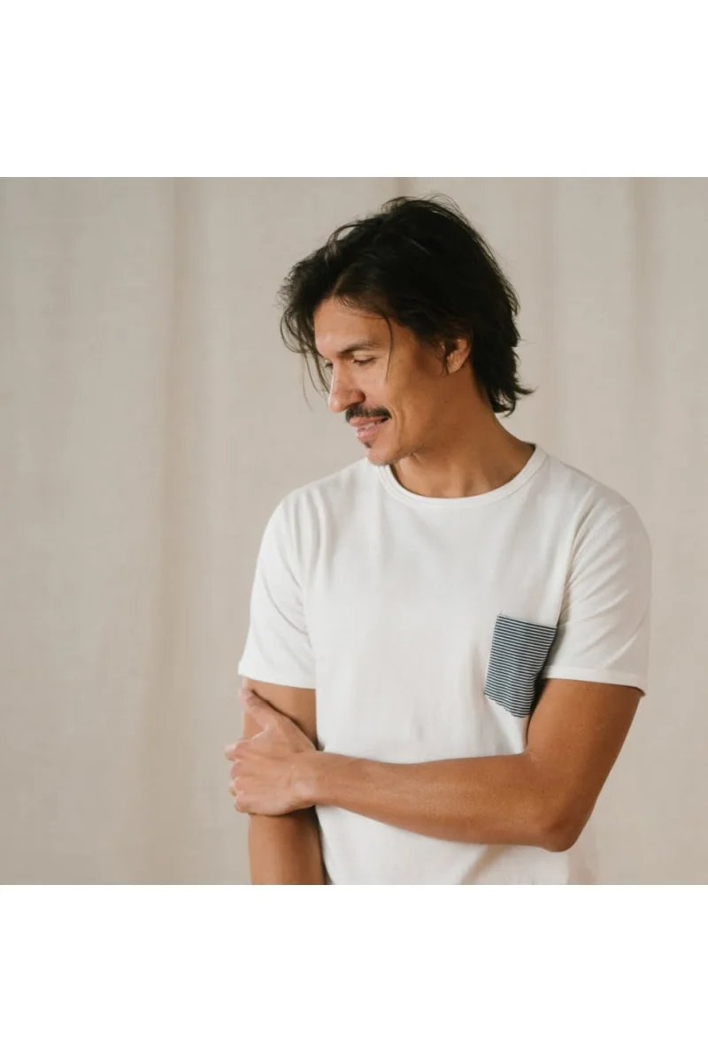 Le t-shirt Tee fabriqué en France – Poche marinière - Vins Rouges Harmonieux pour Chaque Occasion