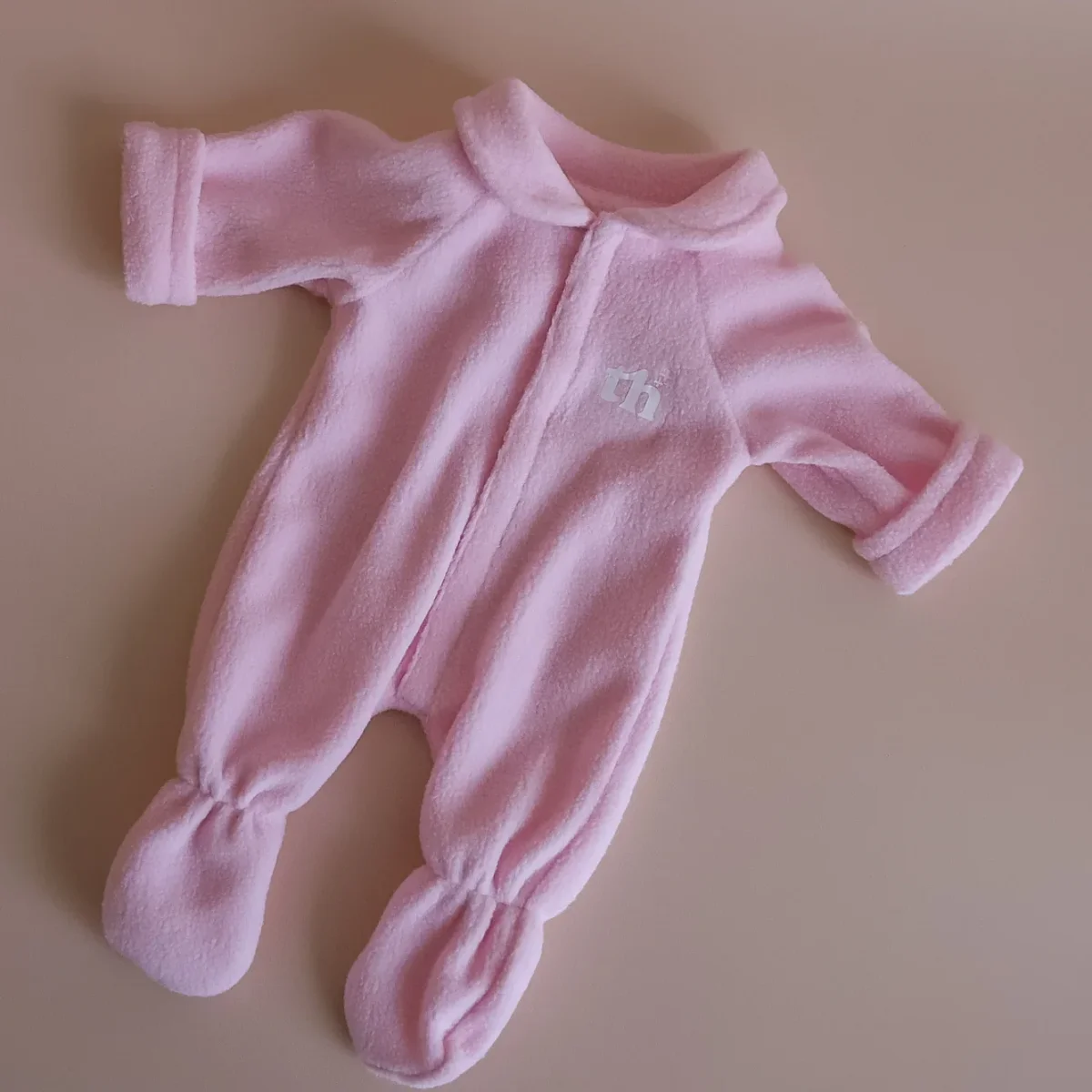 Pyjama à pattes rose traitements pâle - Tiny Harlow - Boutique Maman & Bébé – Produits Essentiels au Quotidien