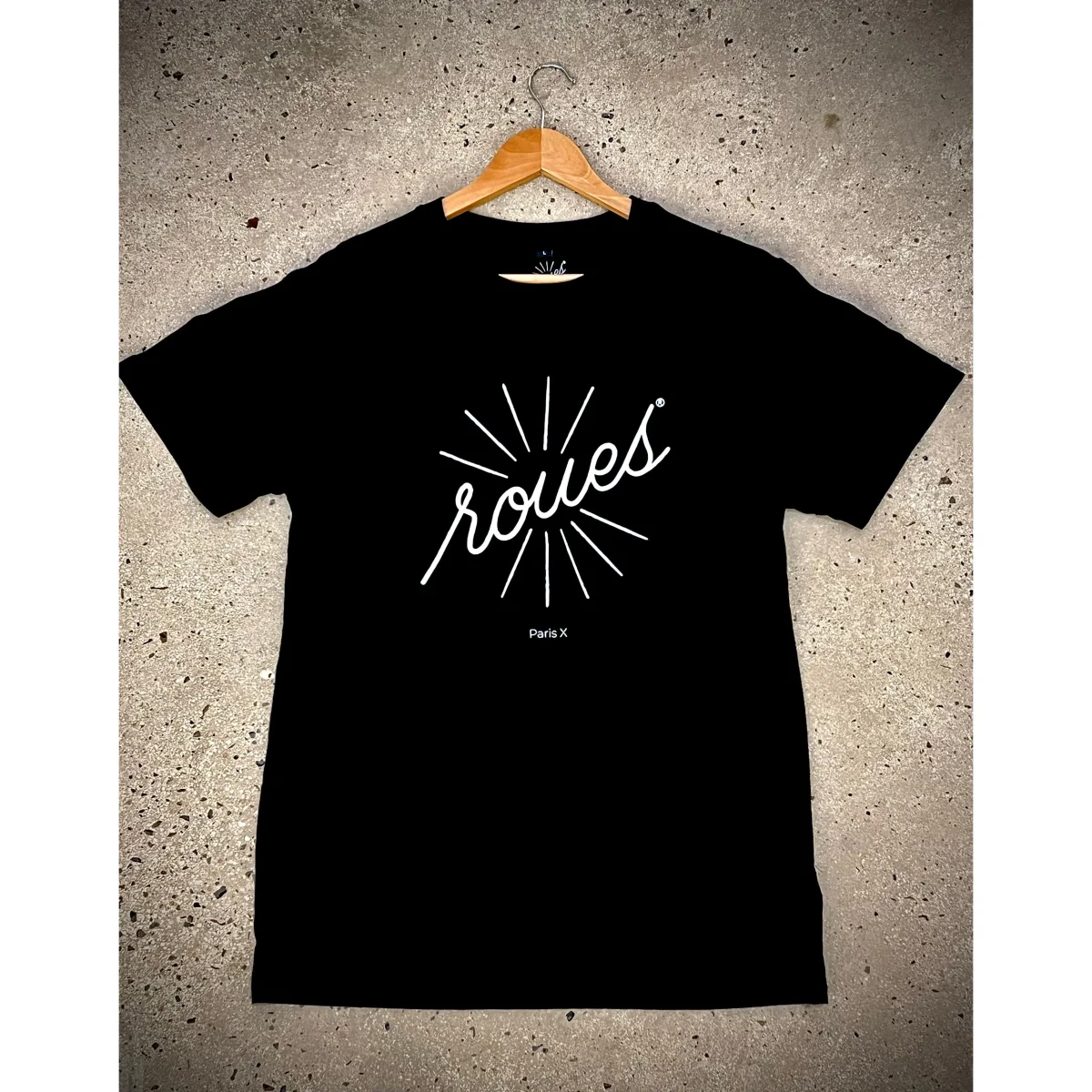 T-SHIRT NOIR - LOGO "ROUES" BLANC - Des Produits Outdoor Pensés pour Vos Aventures au Quotidien univers