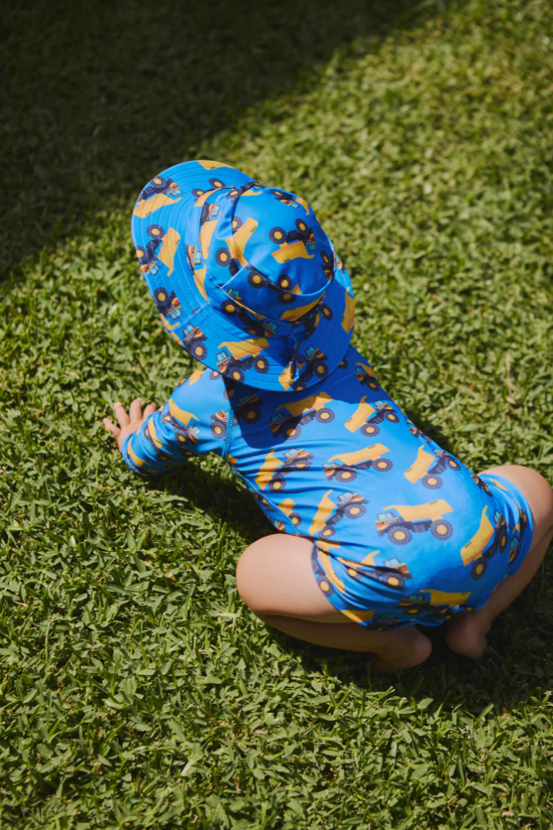 Coffret enfant maillot Body Short enfant et Bob de bain en Petits Dumpers UPF 50+ - E-shop mondial – Produits durables, modernes et accessibles partout - bain fille coffret enfant maillot bain e-shop produit