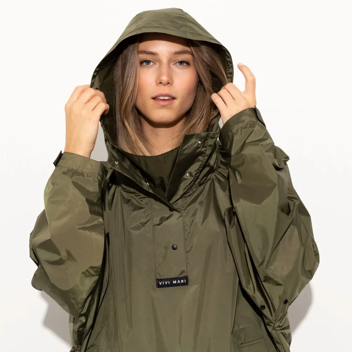 PONCHO - SOLID OLIVE - Des Produits Outdoor Pensés pour Vos Aventures au Quotidien Mug Bini réutilisable et nomade | Olive – BINI