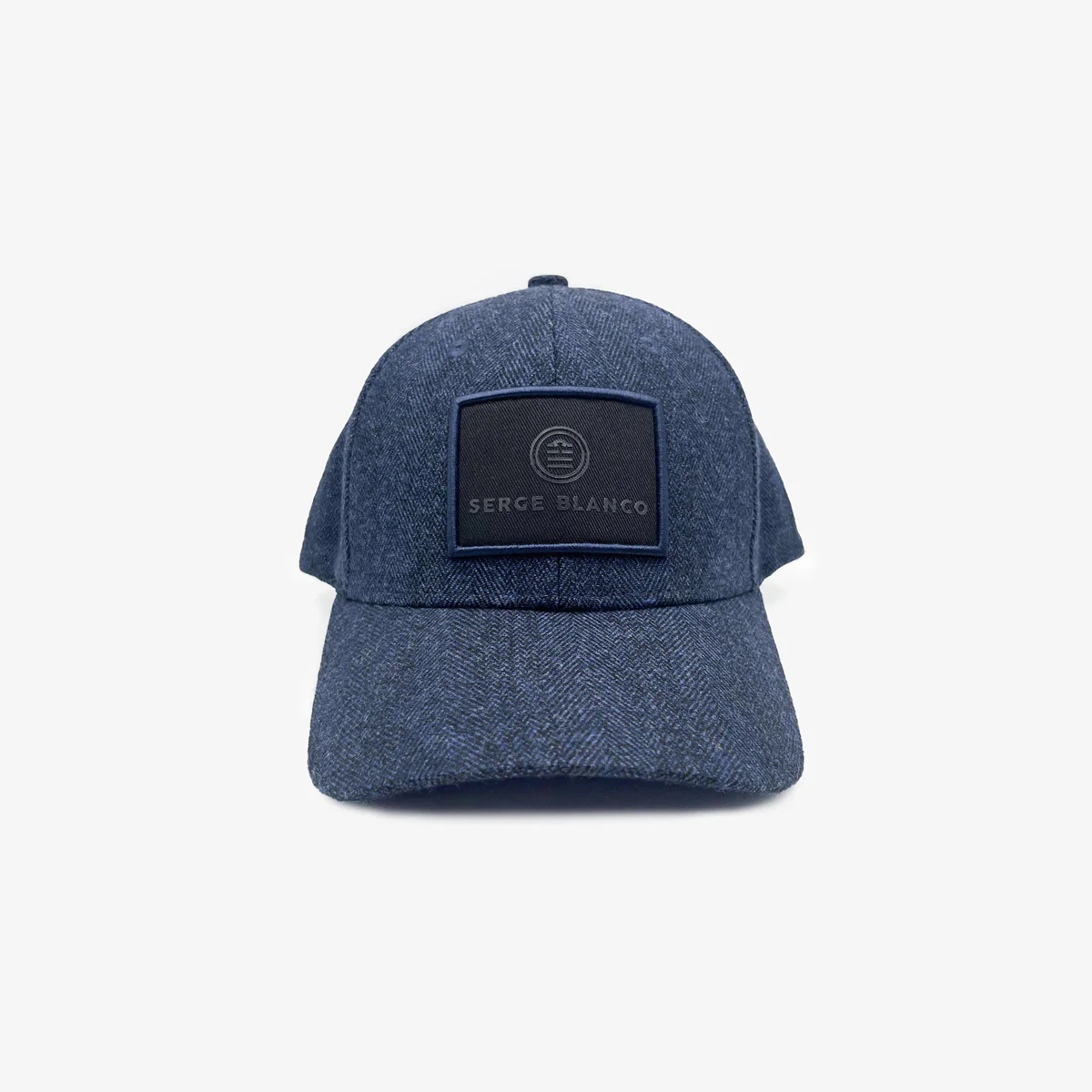 Casquette couture chevrons bleu marine - E-shop mondial – Produits durables, modernes et accessibles partout CASQUETTE DE BASEBALL EN MOIRE RECYCLÉ • Marine Serre
