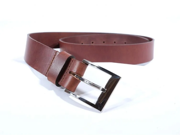 Ceinture cuir marron cannelle, boucle élégante Argent acier poli 4041 Choisir - Vins Rouges Harmonieux pour Chaque Occasion